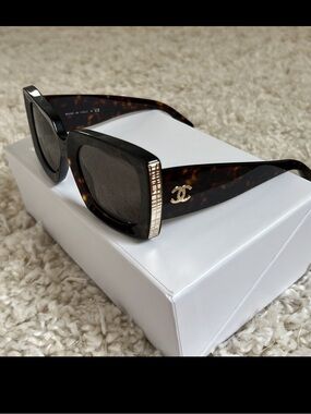 CHANEL Tortoiseshell & Gold CC Logo Sunglasses